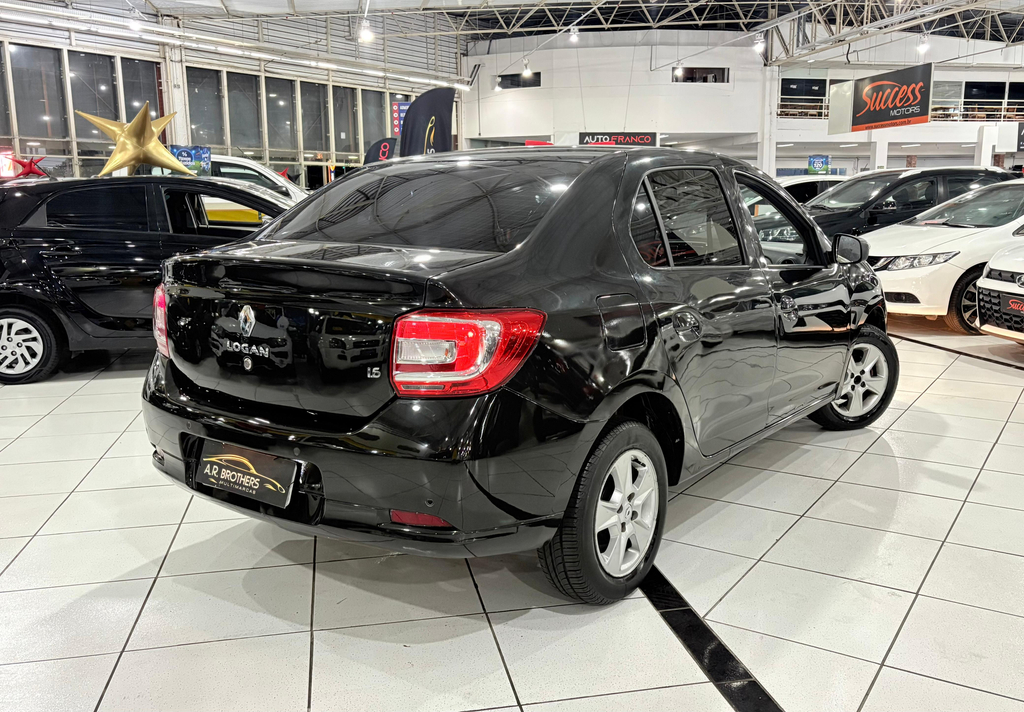Renault Logan Preto