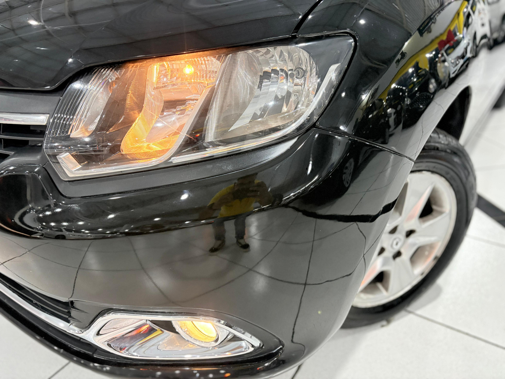 Renault Logan Preto