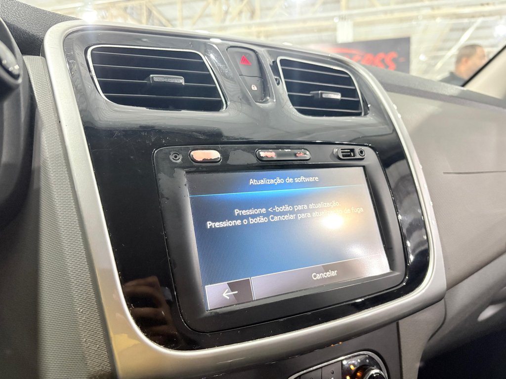 Renault Logan Preto