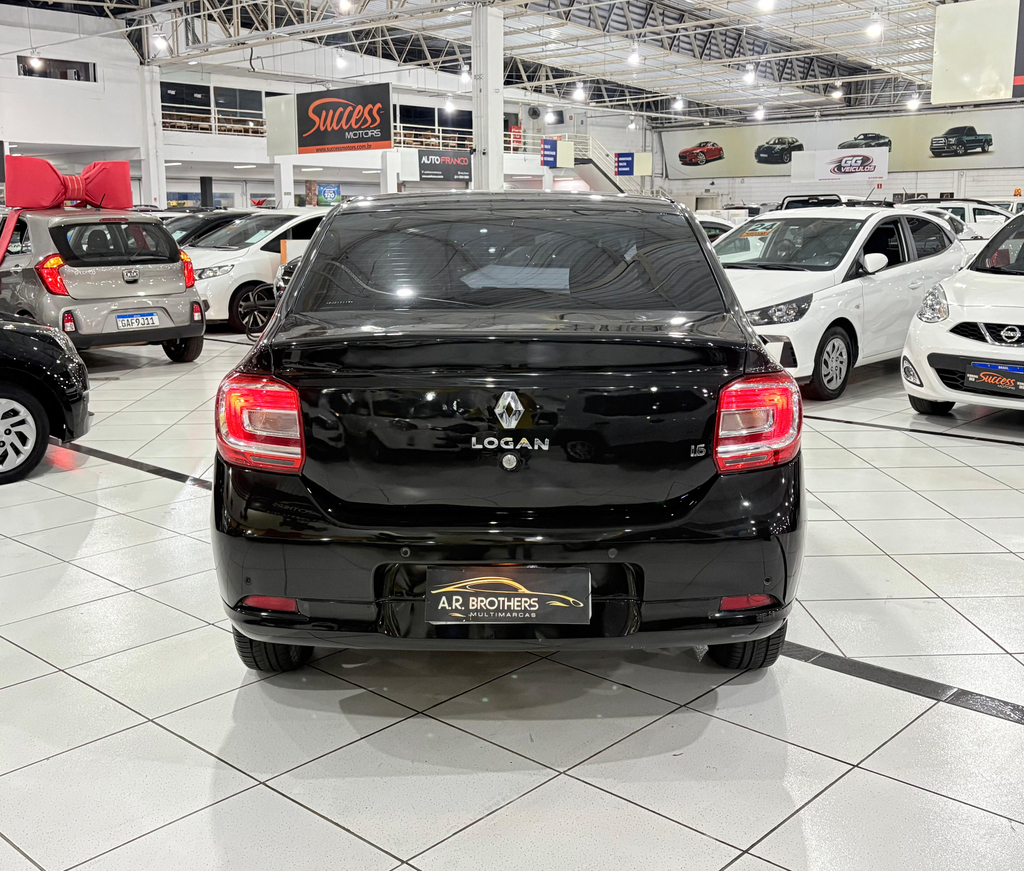 Renault Logan Preto