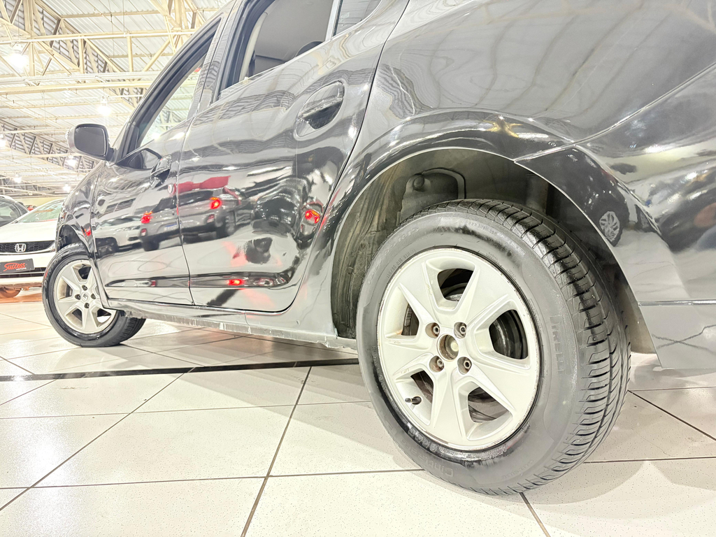 Renault Logan Preto