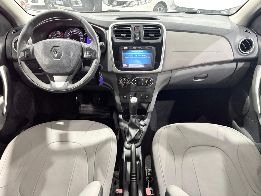 Renault Logan Preto