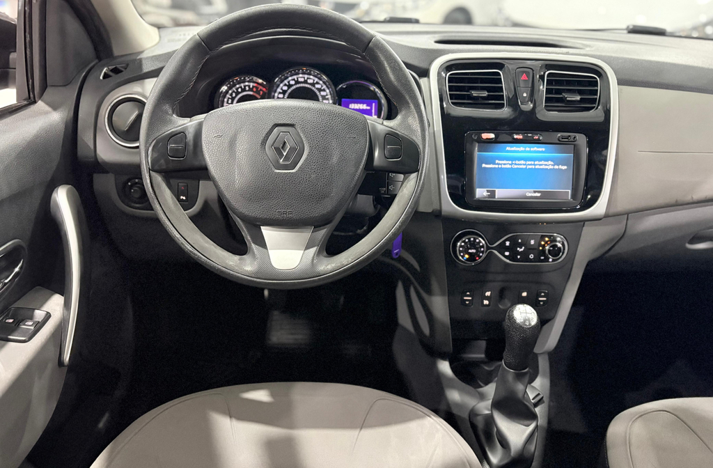 Renault Logan Preto