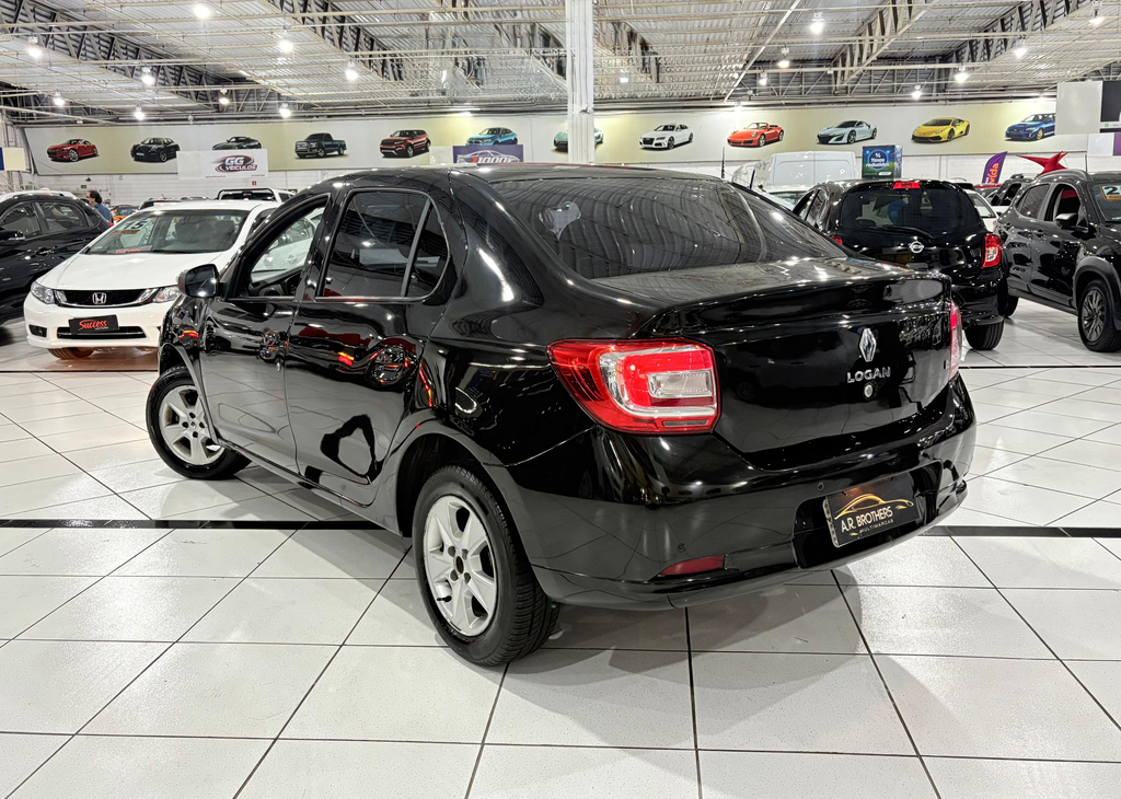 Renault Logan Preto
