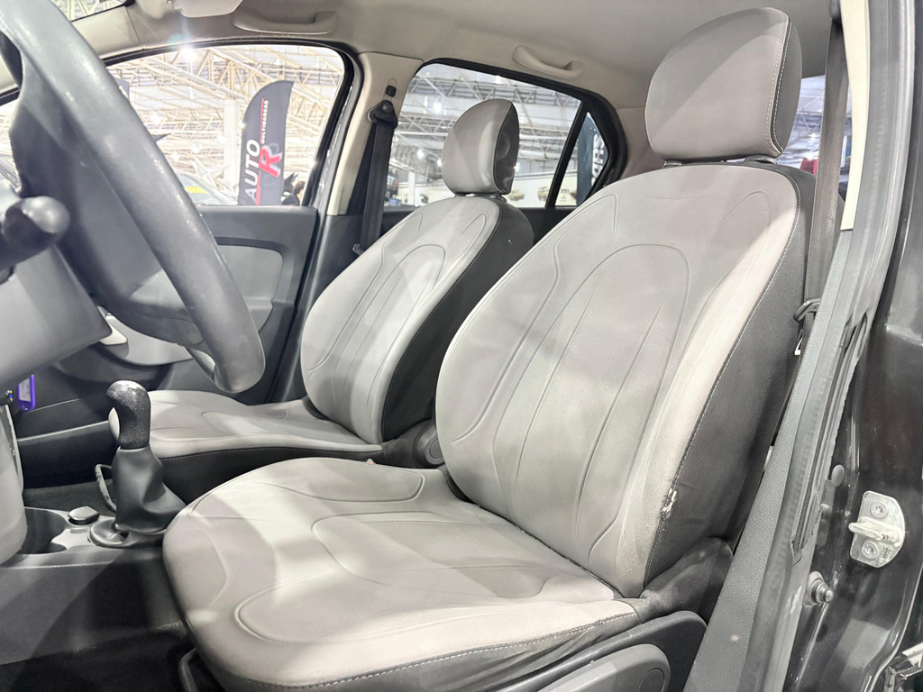 Renault Logan Preto