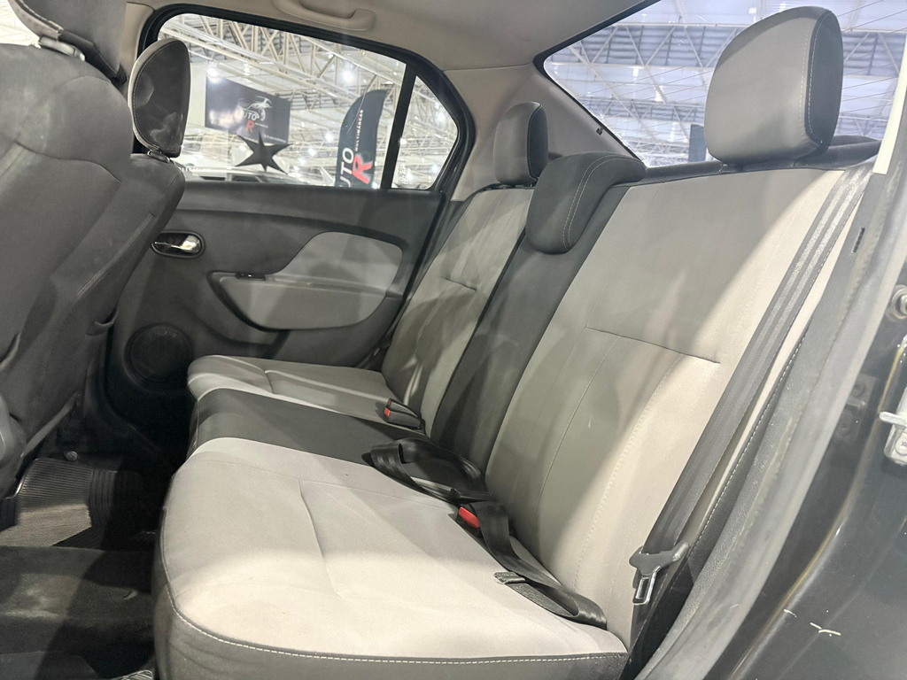 Renault Logan Preto