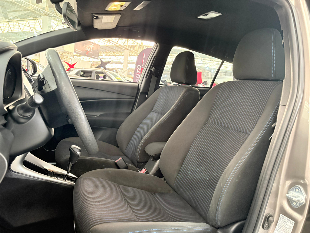Toyota Yaris Hatch Cinza
