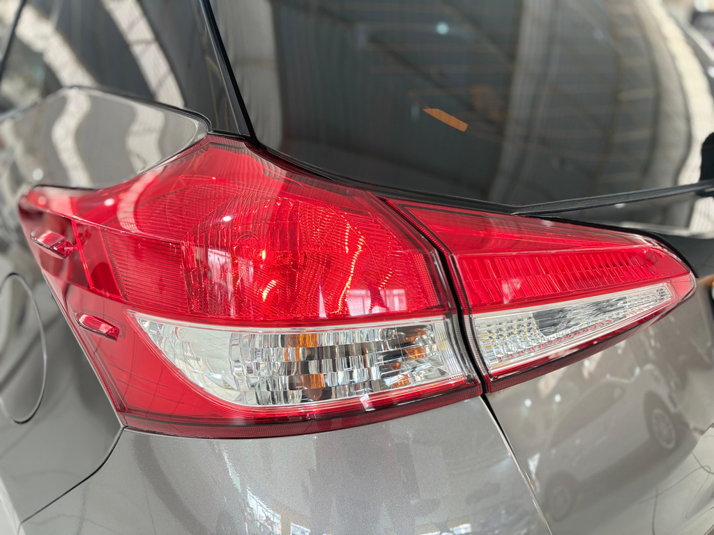 Toyota Yaris Hatch Cinza
