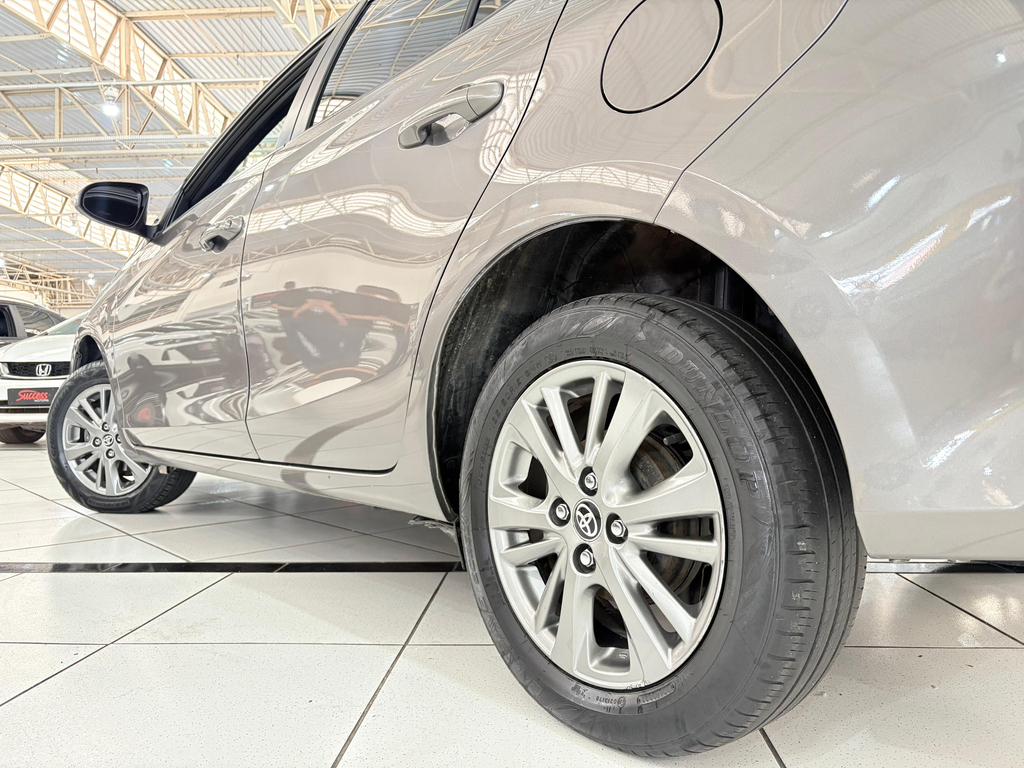 Toyota Yaris Hatch Cinza