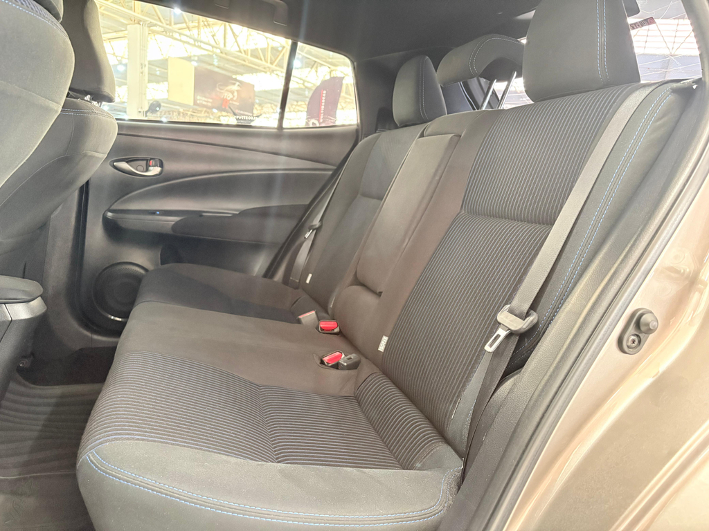 Toyota Yaris Hatch Cinza