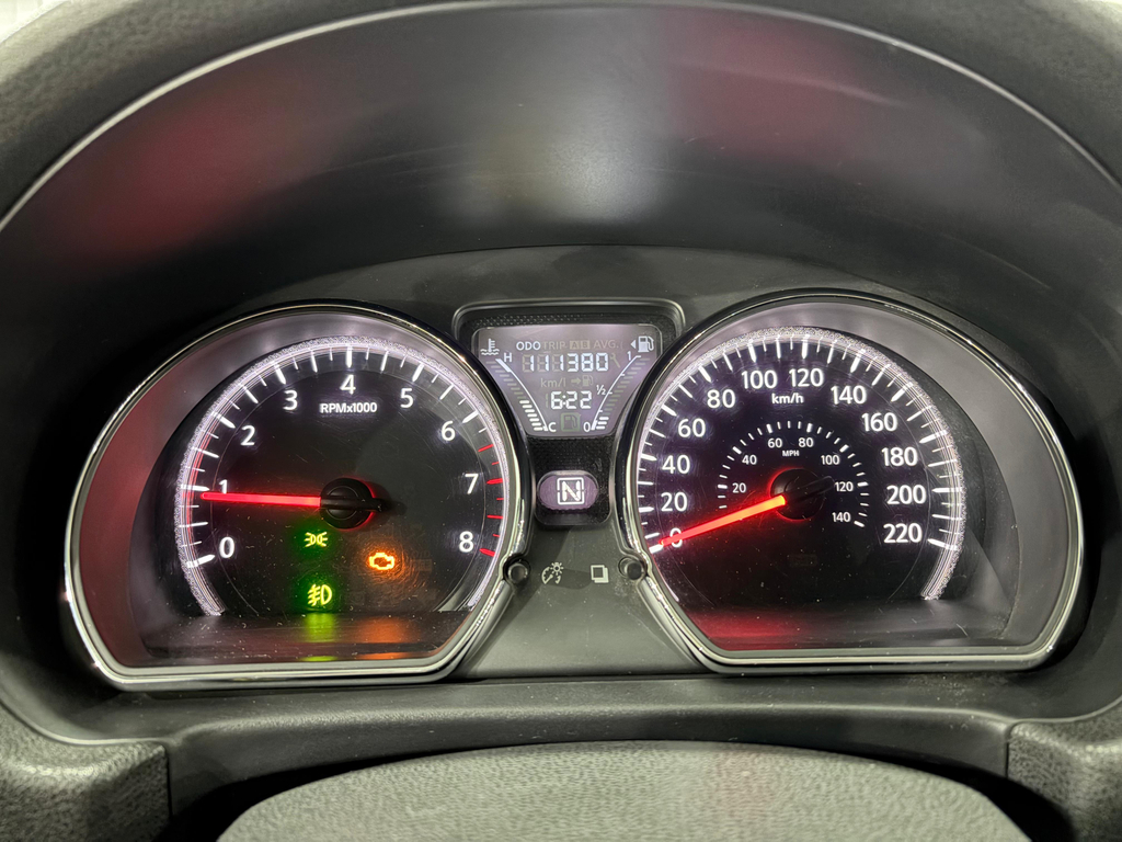 Nissan Versa Cinza