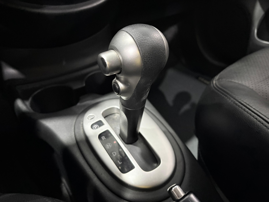 Nissan Versa Cinza