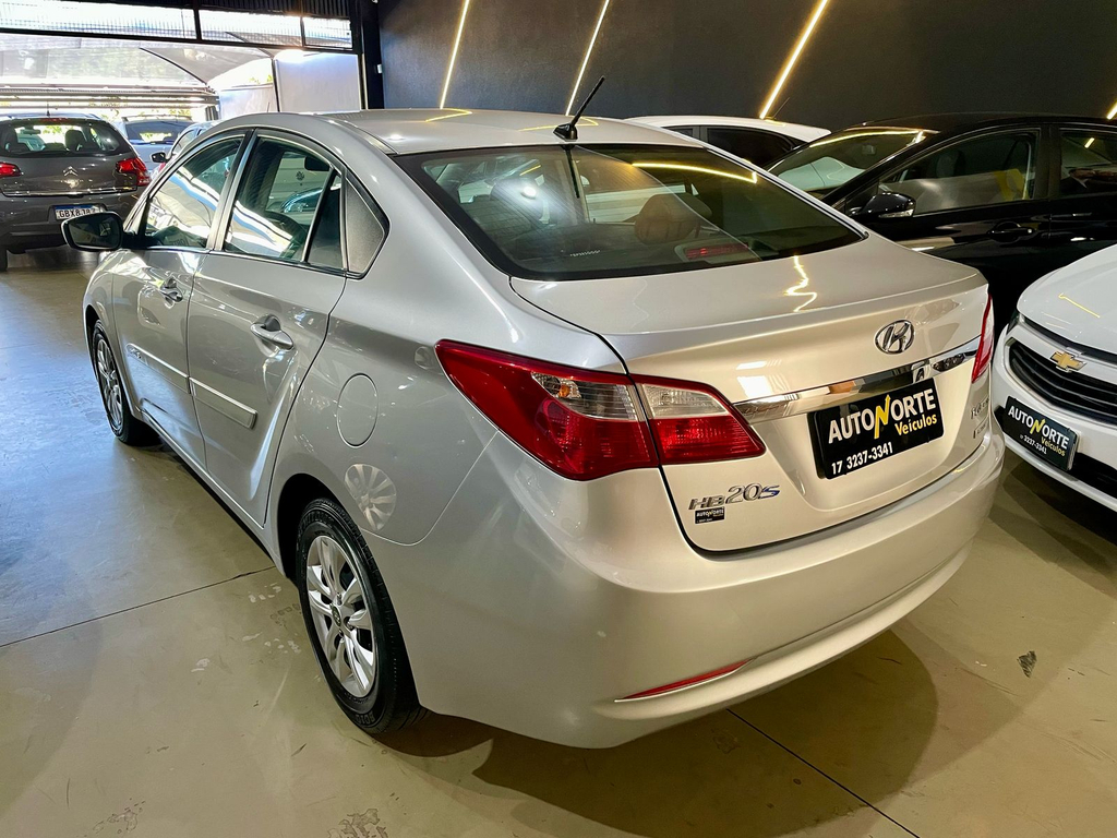 Hyundai HB20S Prata