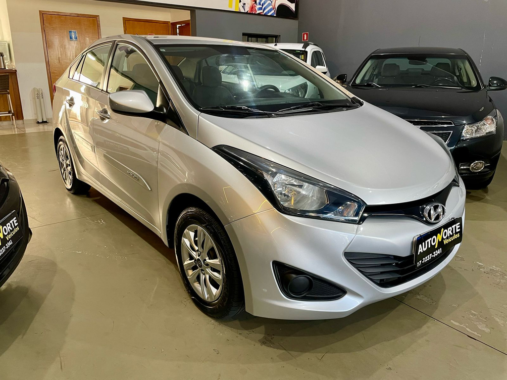 Hyundai HB20S Prata