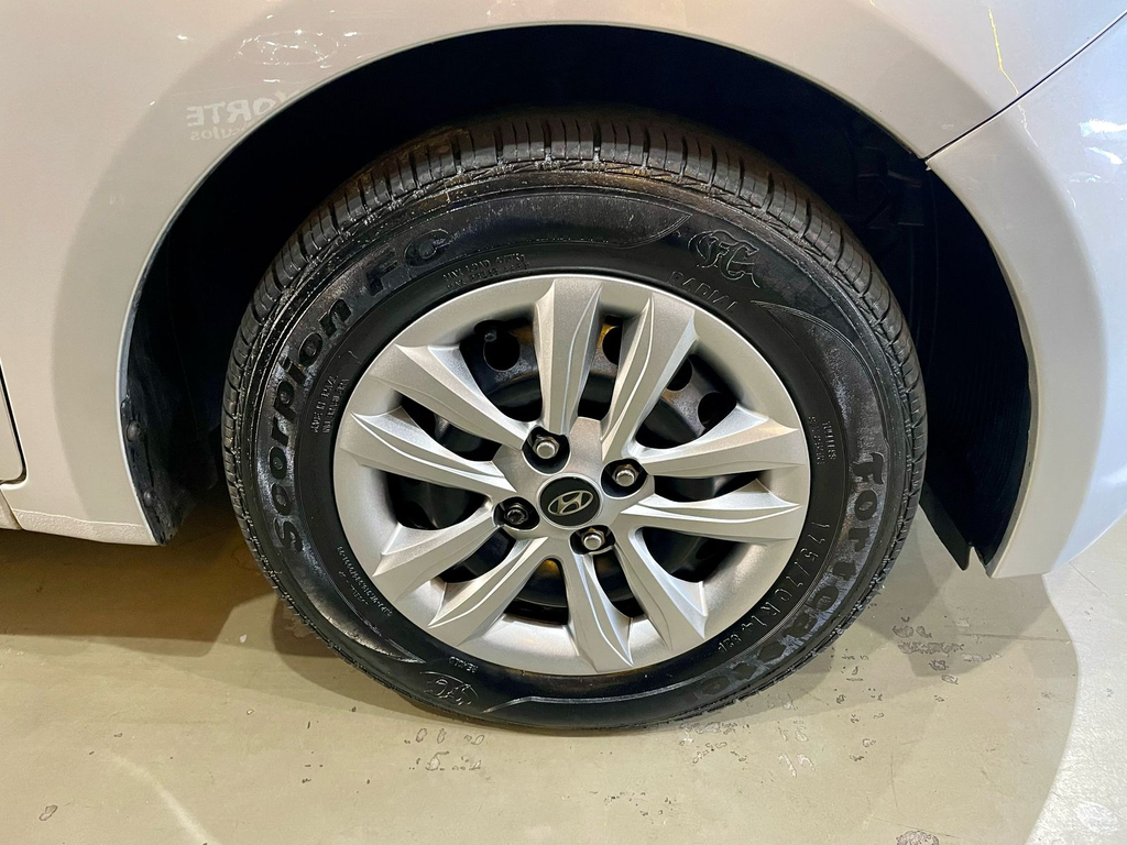 Hyundai HB20S Prata