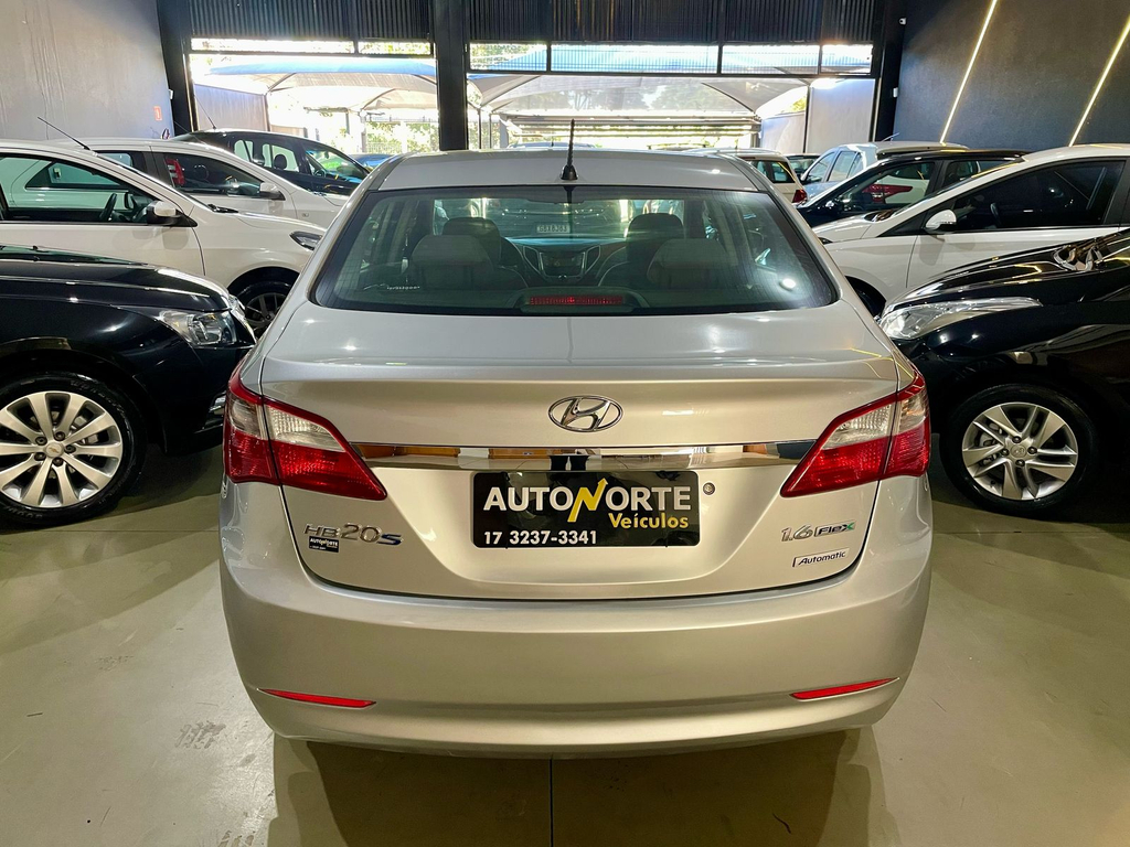 Hyundai HB20S Prata
