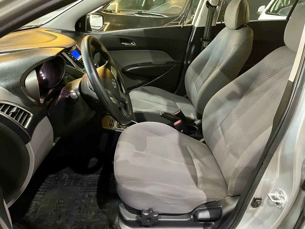 Hyundai HB20S Prata