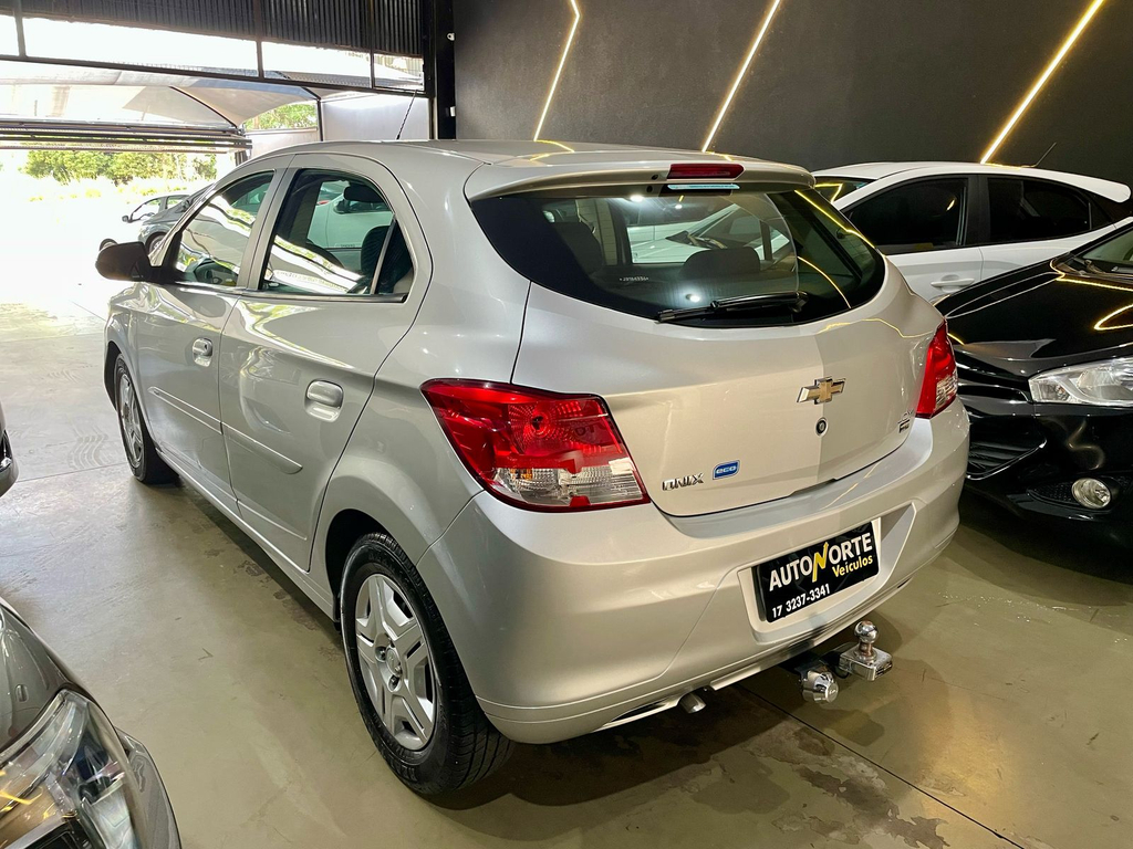 Chevrolet Onix Prata