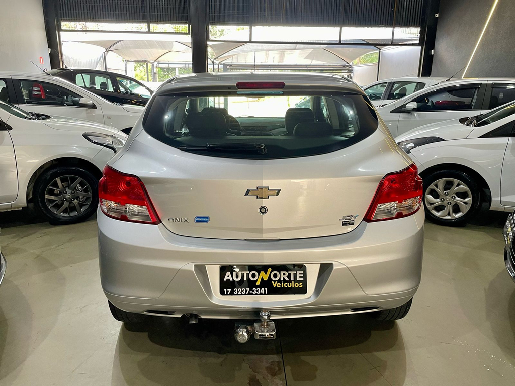 Chevrolet Onix Prata
