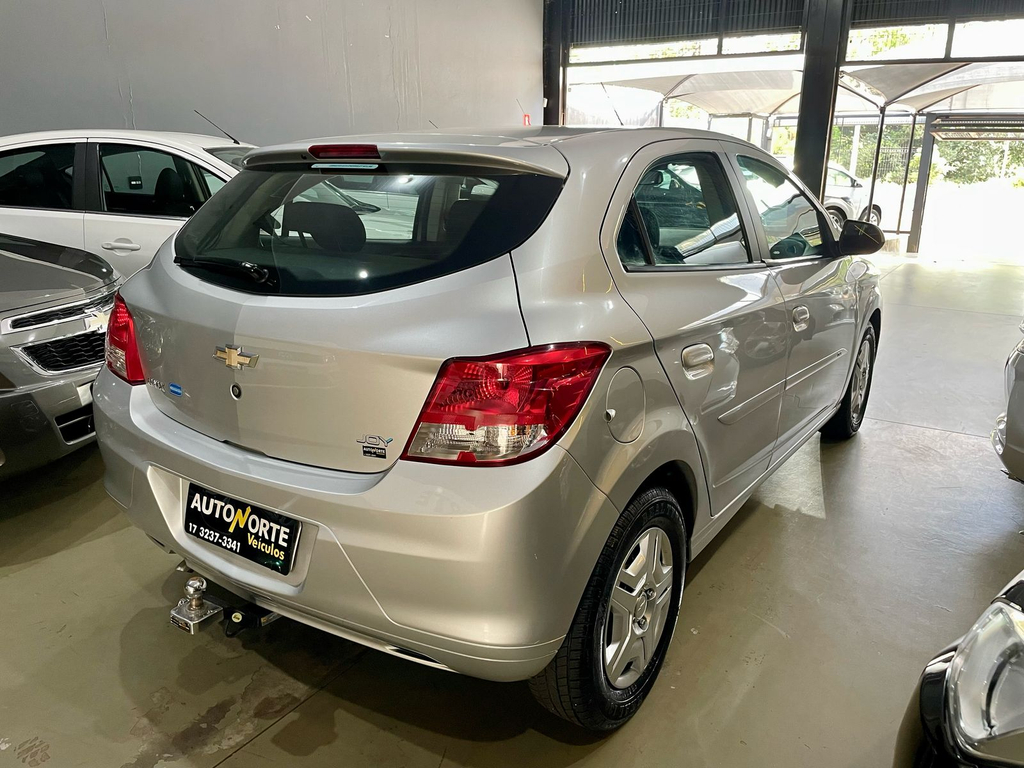 Chevrolet Onix Prata