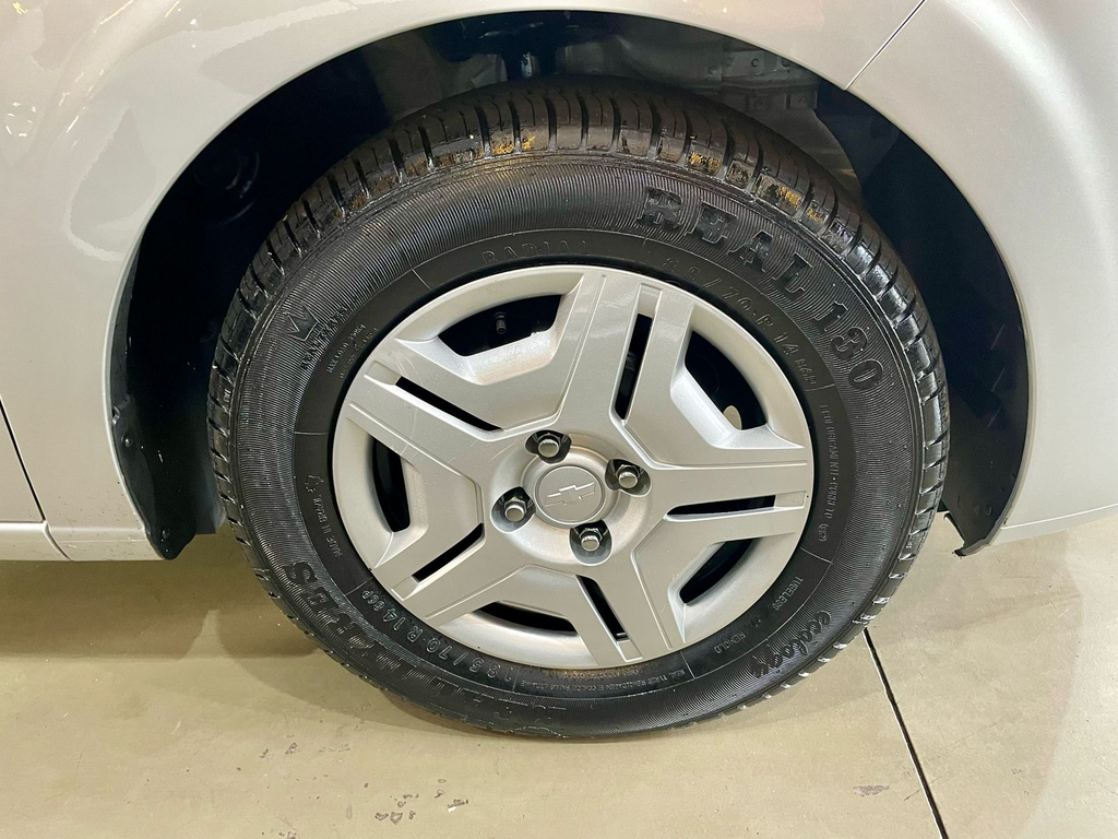 Chevrolet Onix Prata