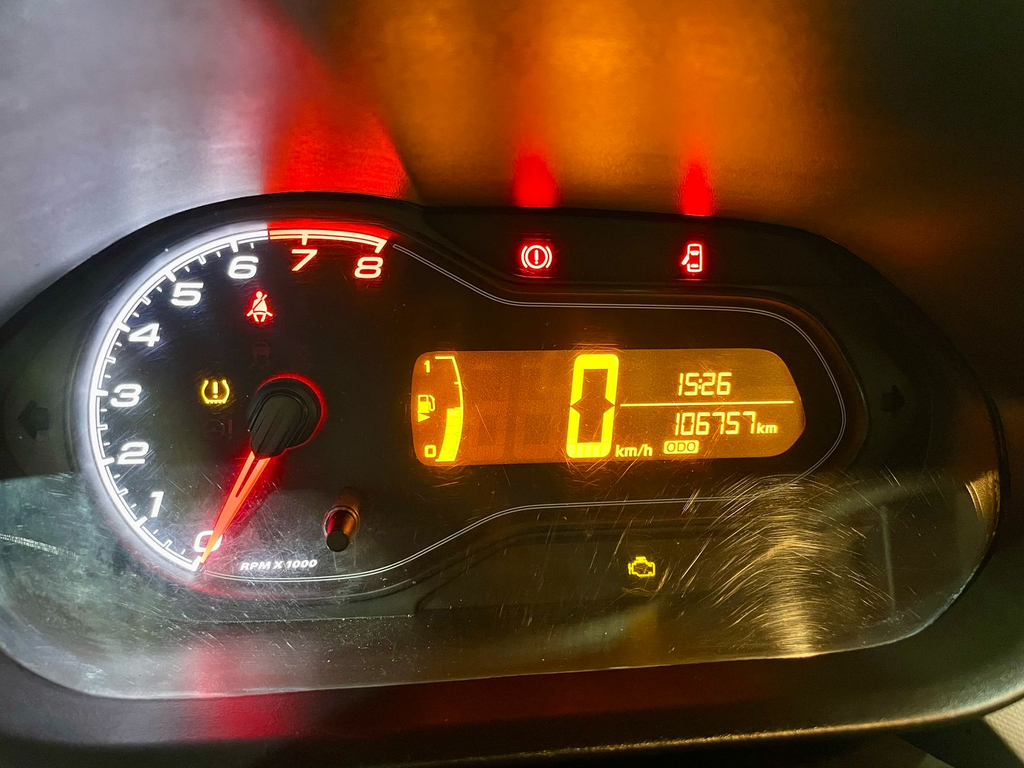 Chevrolet Onix Prata