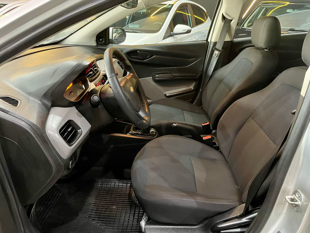 Chevrolet Onix Prata