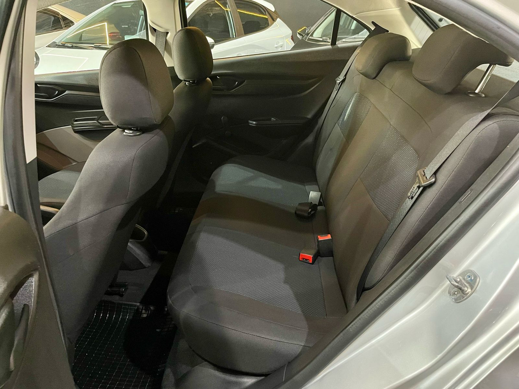 Chevrolet Onix Prata