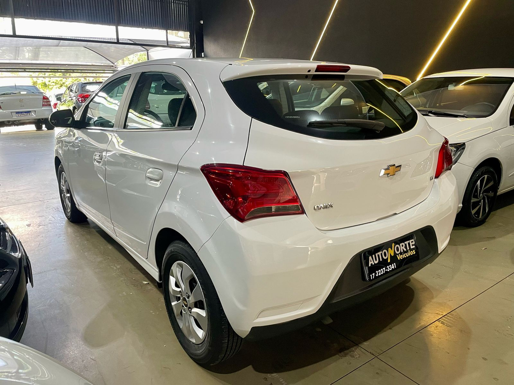 Chevrolet Onix Branco