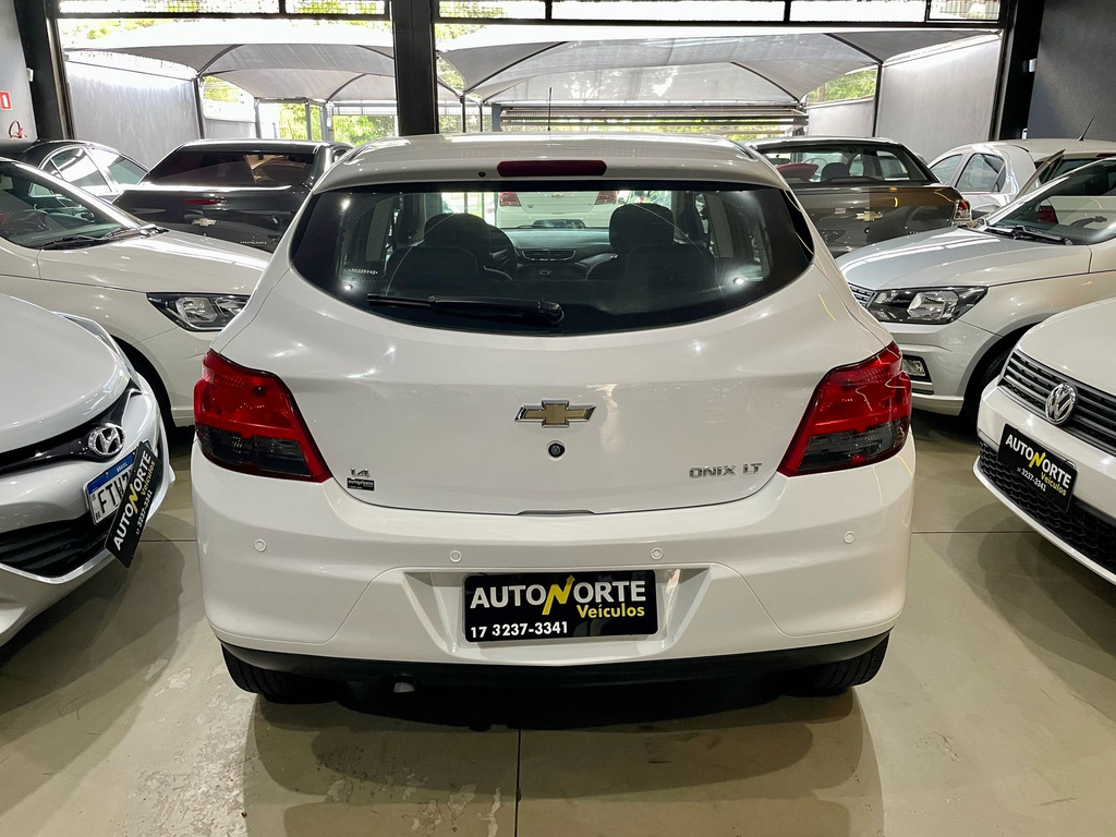 Chevrolet Onix Branco