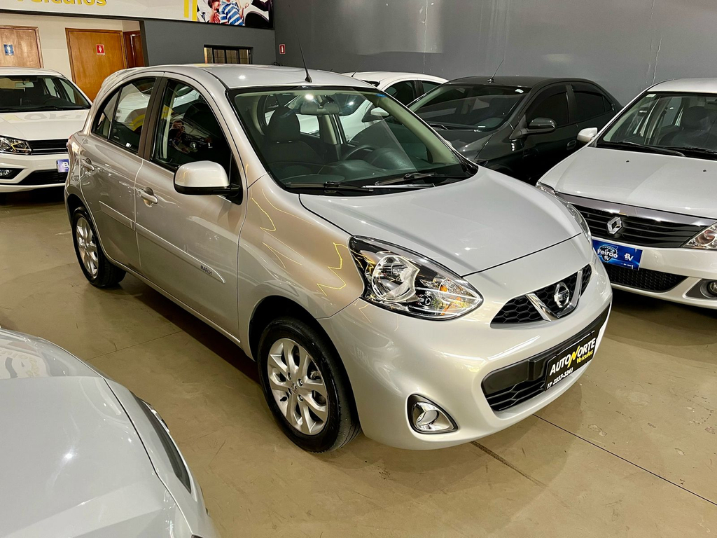 Nissan March Prata