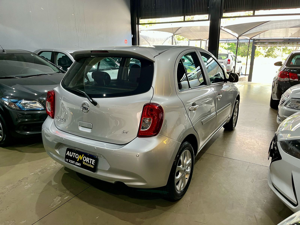 Nissan March Prata