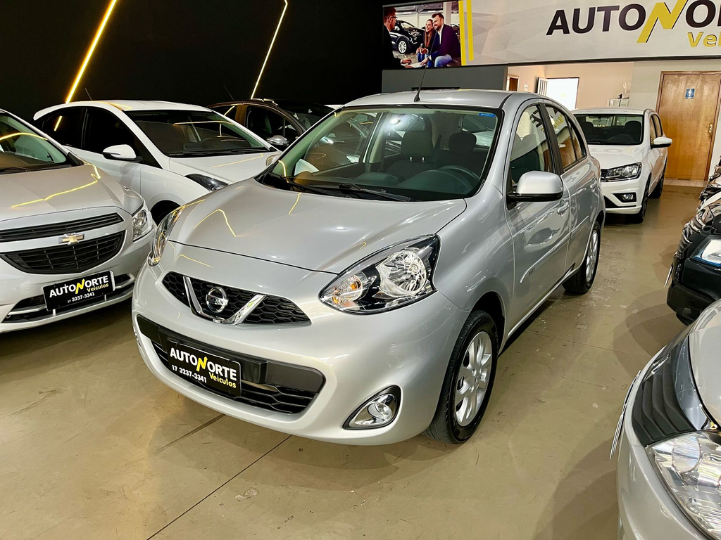 Nissan March Prata