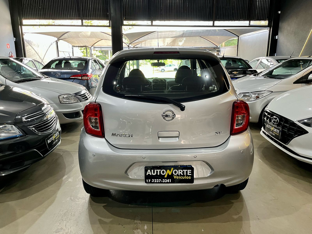 Nissan March Prata