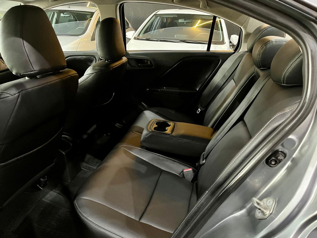 Honda City Cinza