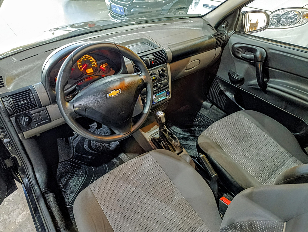 Chevrolet Classic Preto