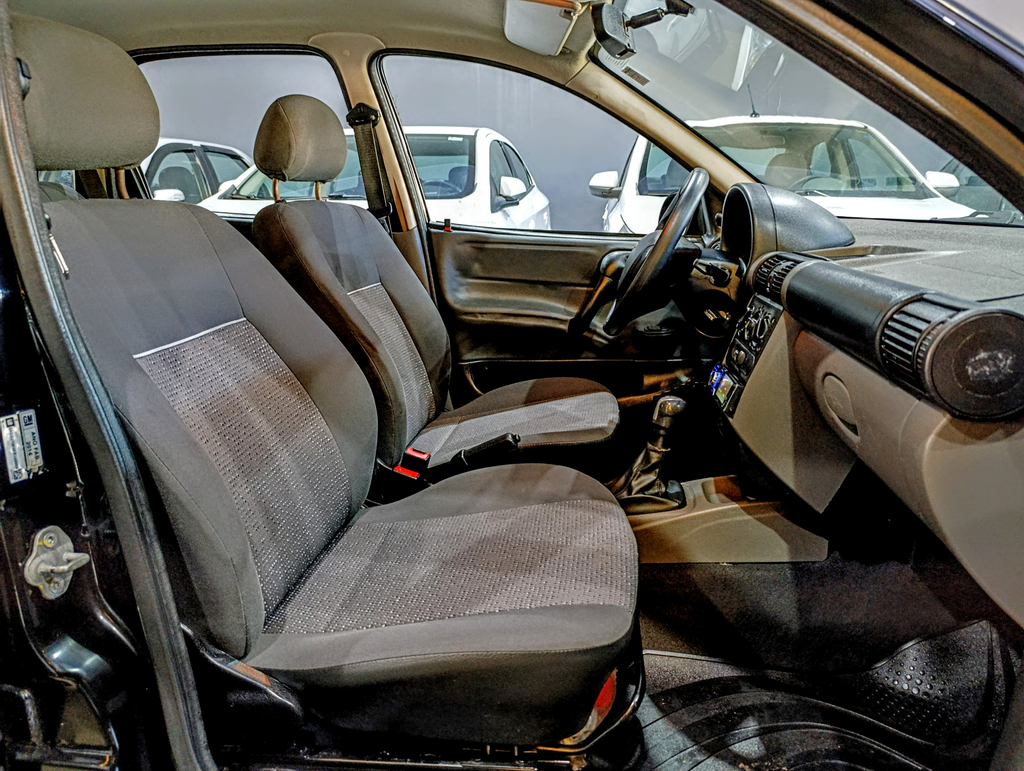 Chevrolet Classic Preto