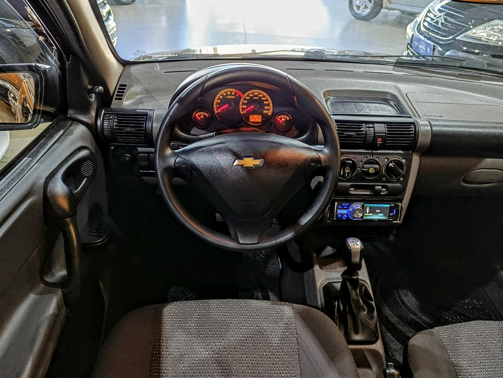 Chevrolet Classic Preto