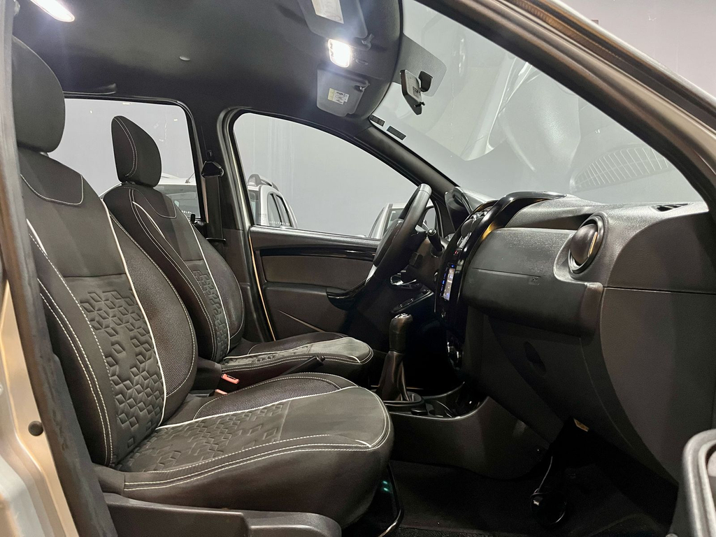 Renault Duster Oroch Prata