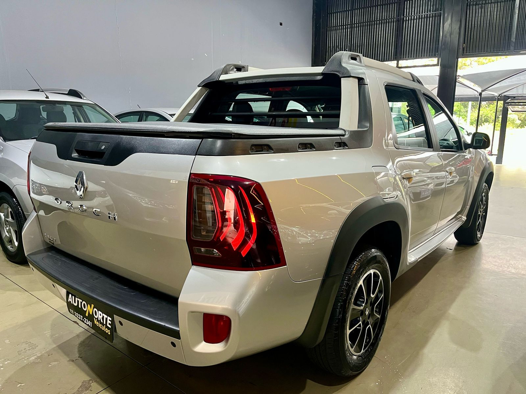 Renault Duster Oroch Prata