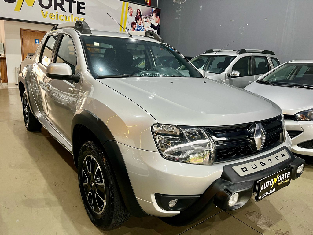 Renault Duster Oroch Prata