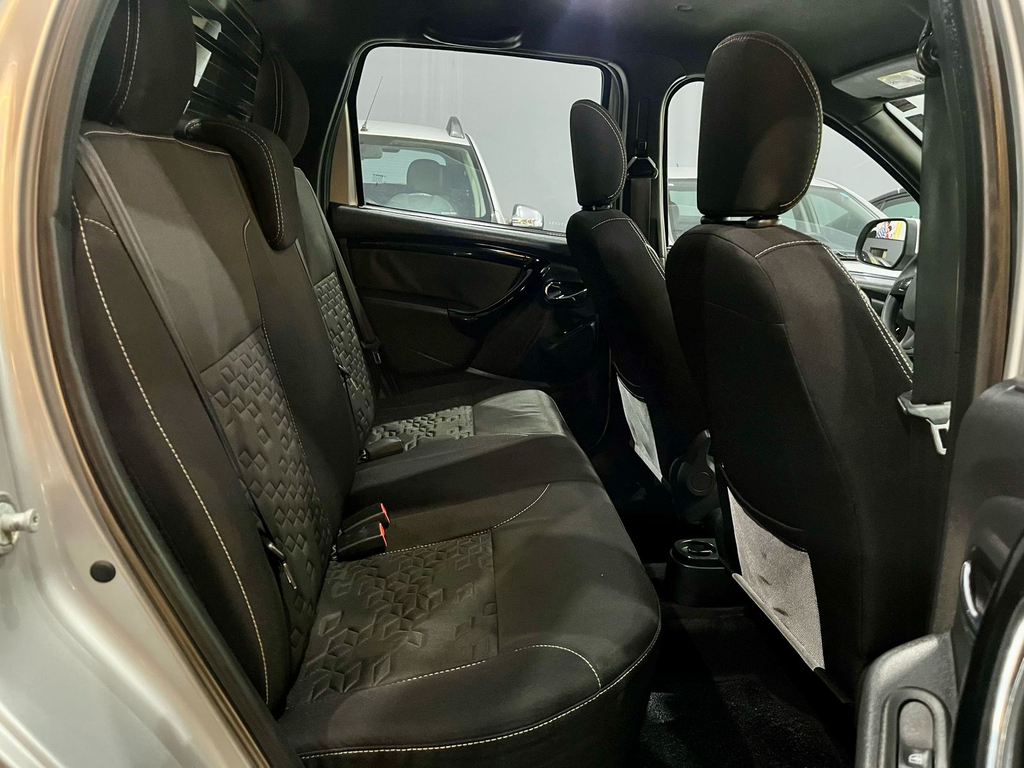 Renault Duster Oroch Prata