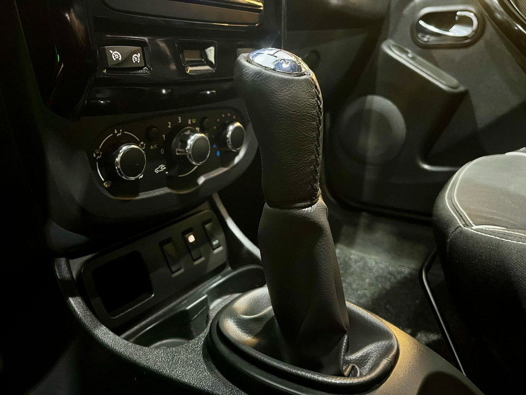 Renault Duster Oroch Prata