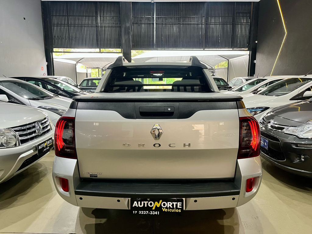 Renault Duster Oroch Prata