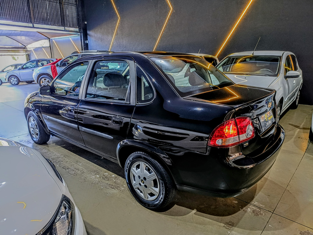 Chevrolet Classic Preto