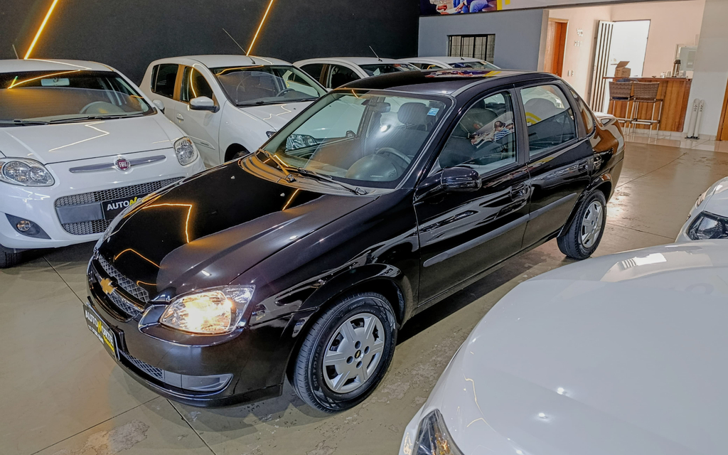 Chevrolet Classic Preto