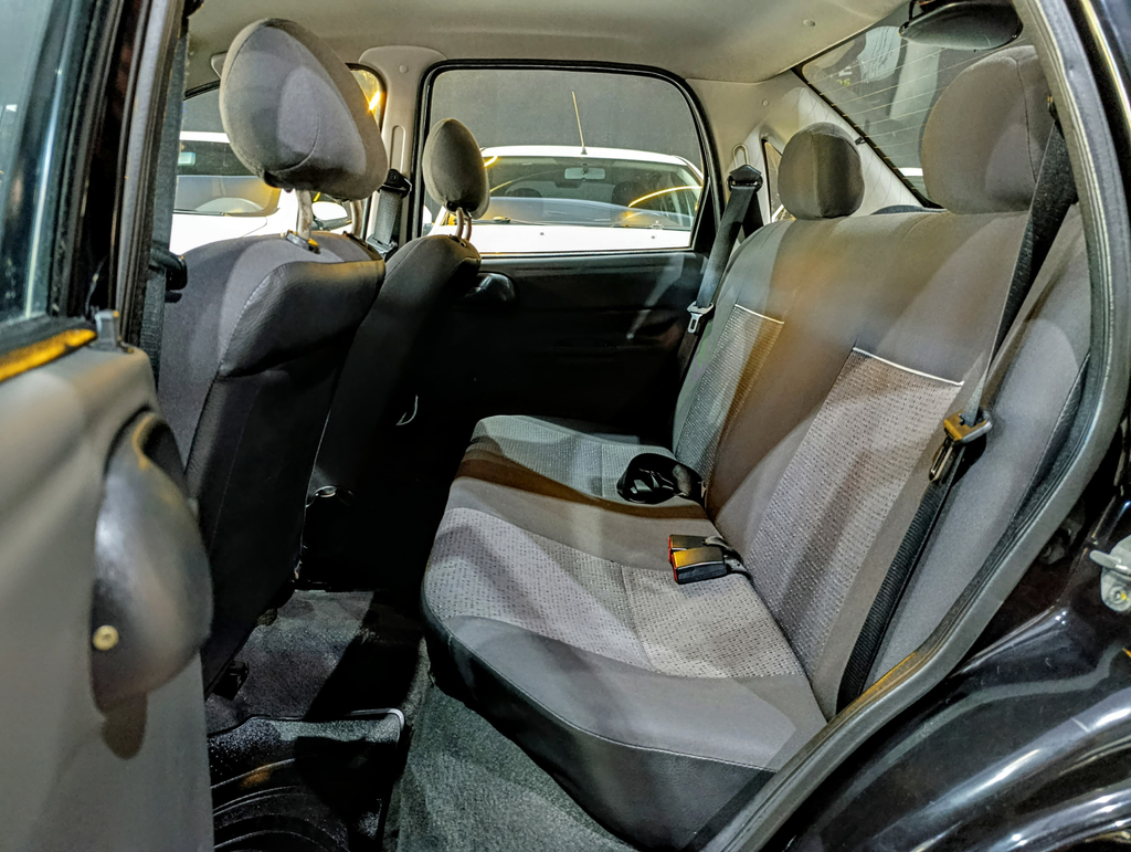 Chevrolet Classic Preto