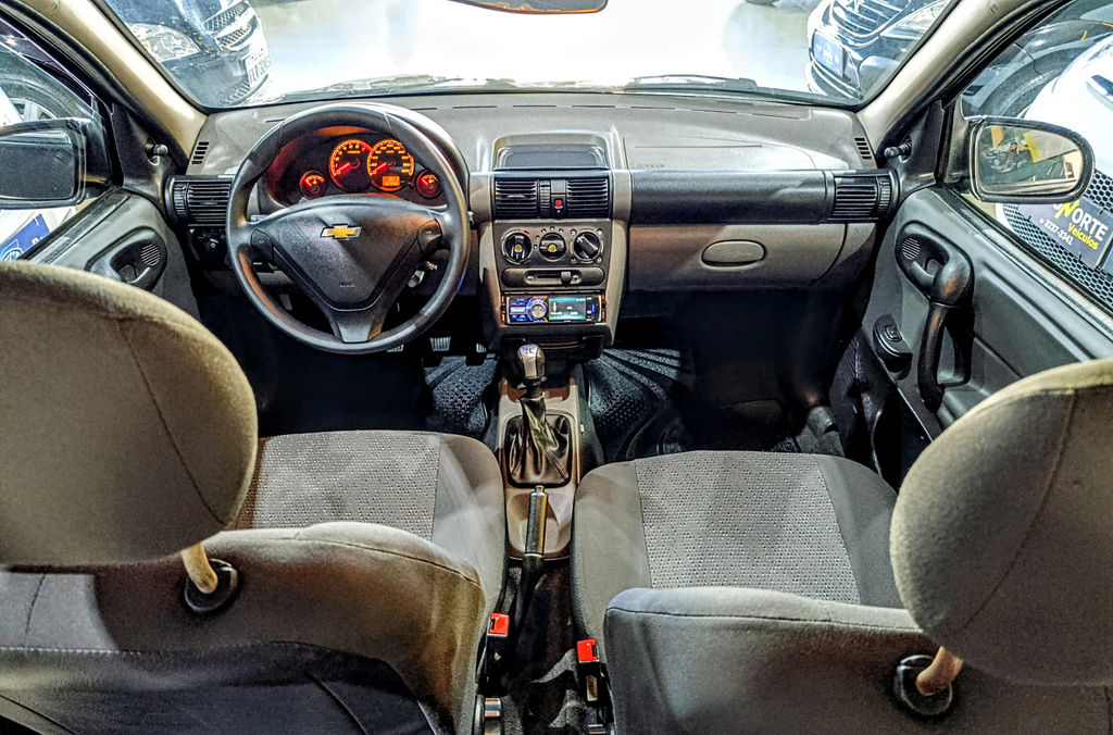 Chevrolet Classic Preto