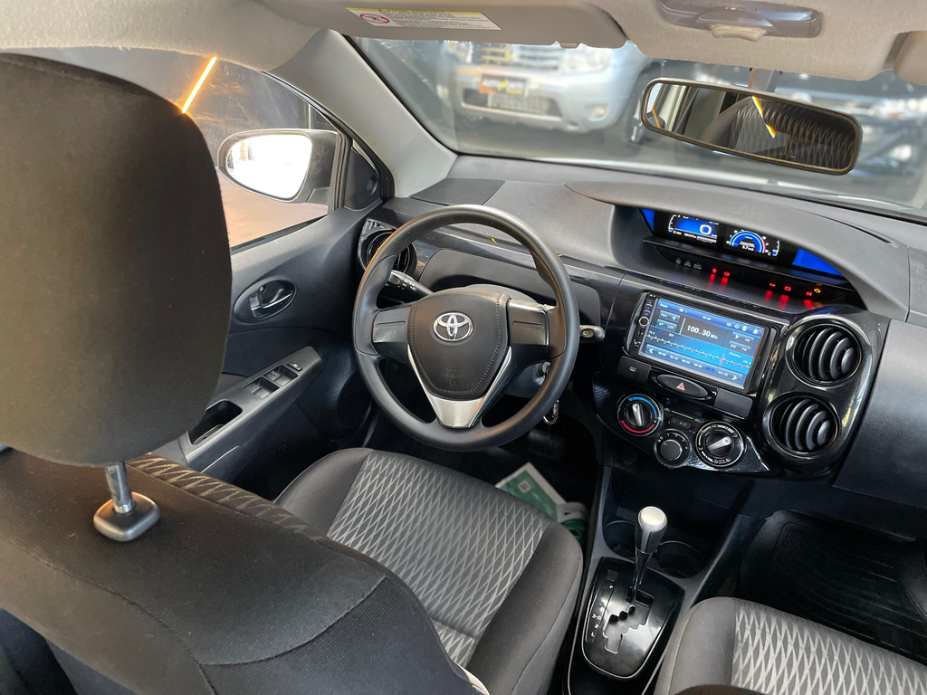 Toyota ETIOS X Branco