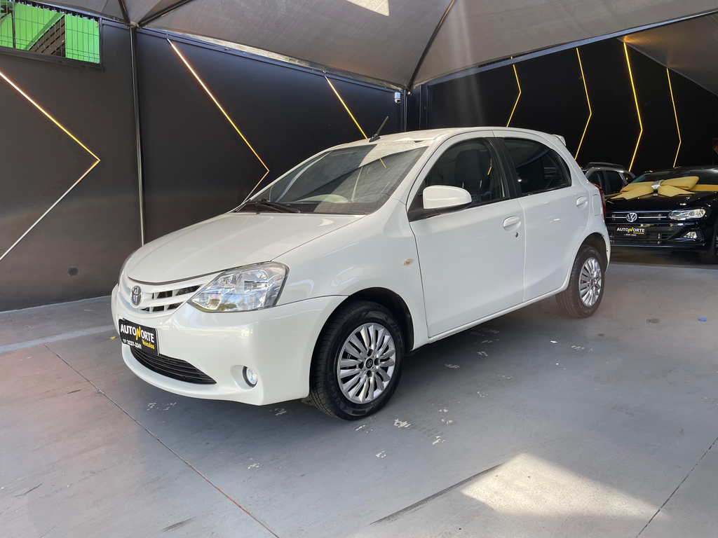 Toyota ETIOS X Branco